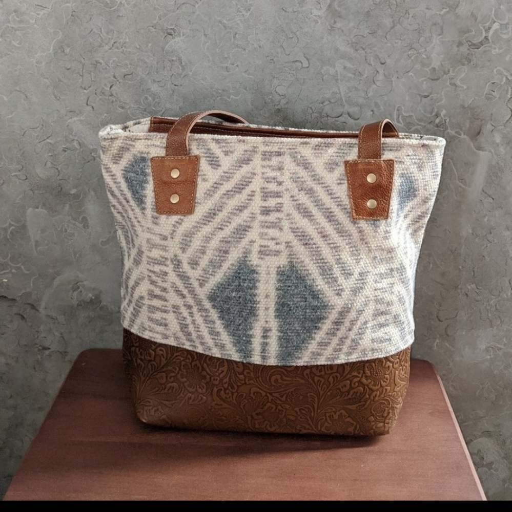 Myra Bag Mindblowing Concealed Carry Bag